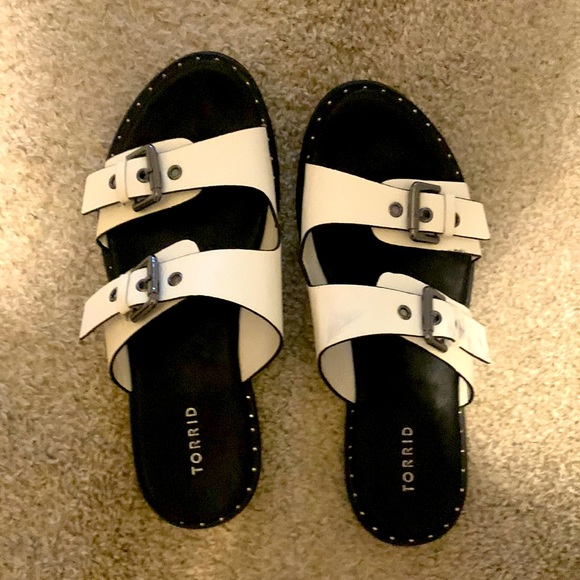 torrid Shoes - Torrid – size 10 wide white sandals with buckle
